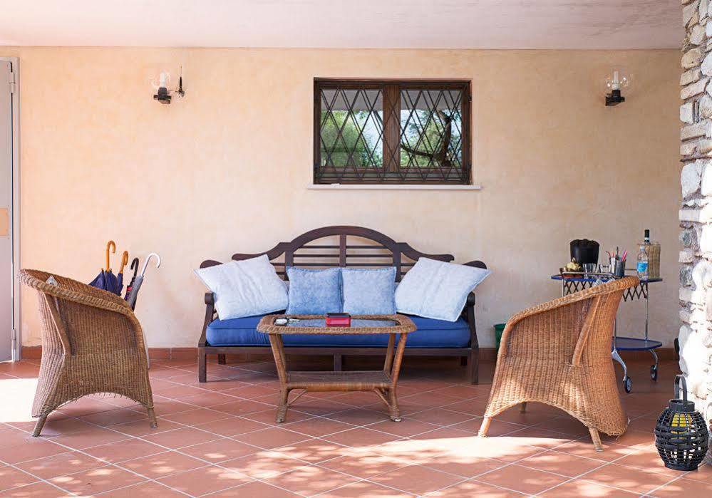 B&B Villa Adriano デセンツァーノ・デル・ガルダ エクステリア 写真